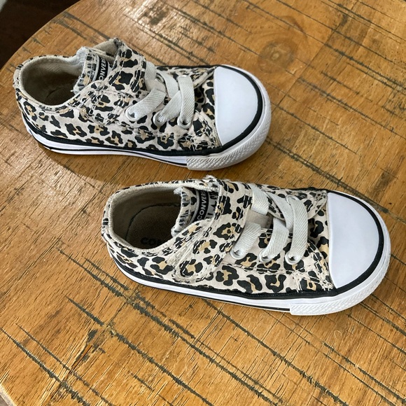 Cheetah Converse Size 6 - Picture 2 of 4